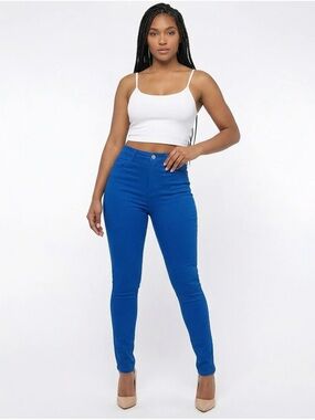 Zenana Outfitters Womanโs Bright Blue Soft Stretchy Jeans Size S